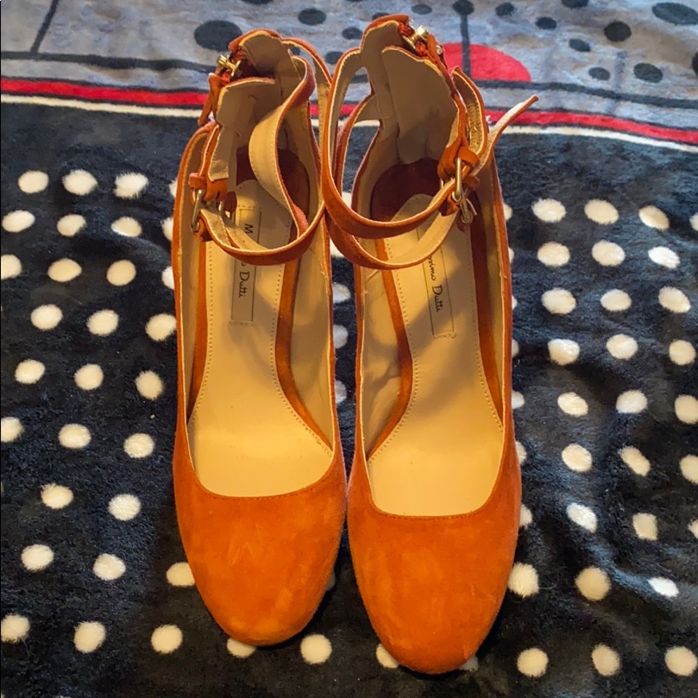 Heels - Picture 2 of 3